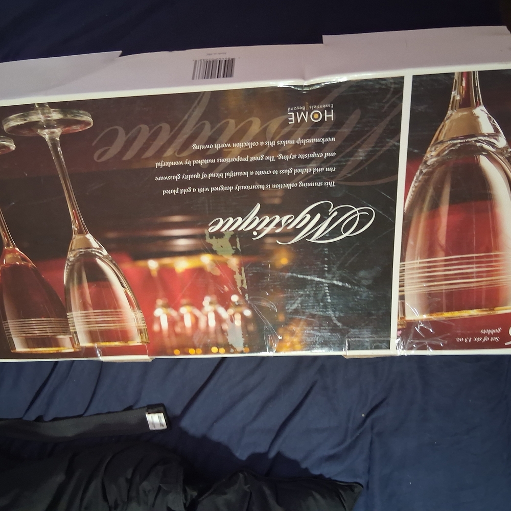 Mystique Boutique Red and Gold Wine Glass Set